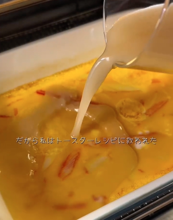 耐熱容器に卵とカニカマを？　簡単すぎるカニ玉に「これは便利」「早速試す」