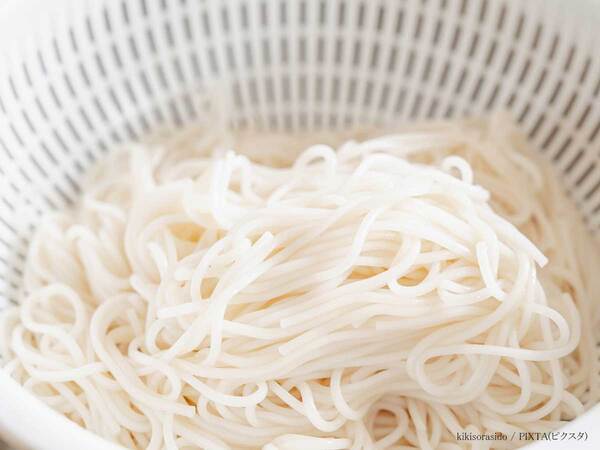 水気を切ったそうめんの上に？　『白い具材』に「これは思い付かなかった」