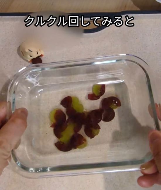 ブドウを袋で振ったらどうなる？　意外すぎる展開に「目を疑った」「すごい！」