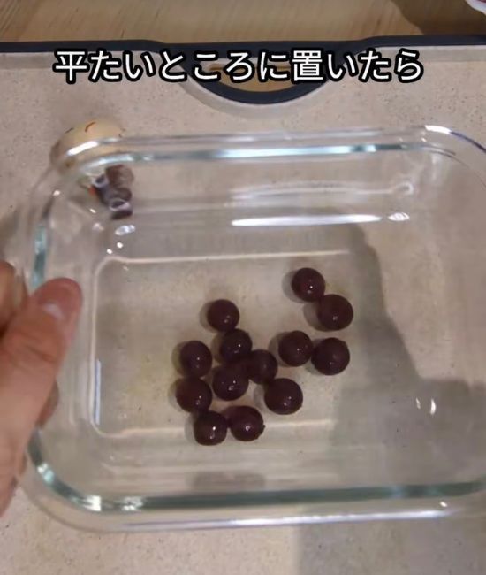 ブドウを袋で振ったらどうなる？　意外すぎる展開に「目を疑った」「すごい！」