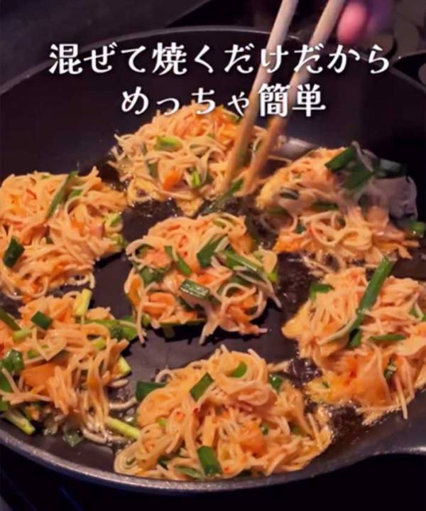 この手があった！　余ったそうめんをフライパンで？「コレおいしい」「何個でもいける」