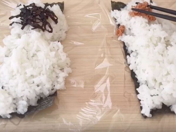 たたんで形を整えるだけ！　おにぎりの作り方に「これでいいの？」「試すしかない」
