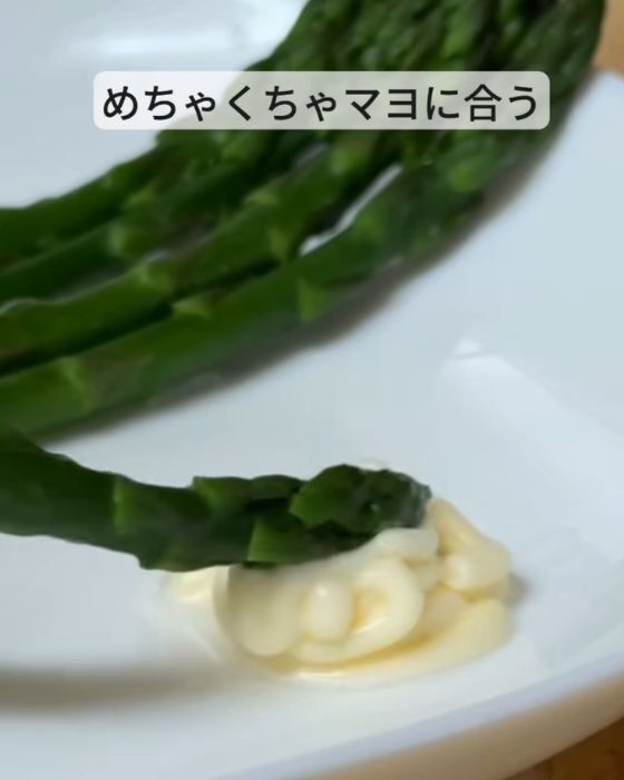 塩水に浸けるとアスパラガスが…　仕上がりに「ウソみたい」「すぐやる」