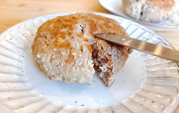 考えた人、天才すぎん？　ハンバーグに埋め込んだ『冷たいもの』とは…