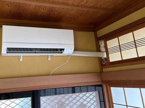 「これ合ってる？」　エアコンの『配線の隙間』を埋めたのは…「大正解」「コーヒー吹いた」