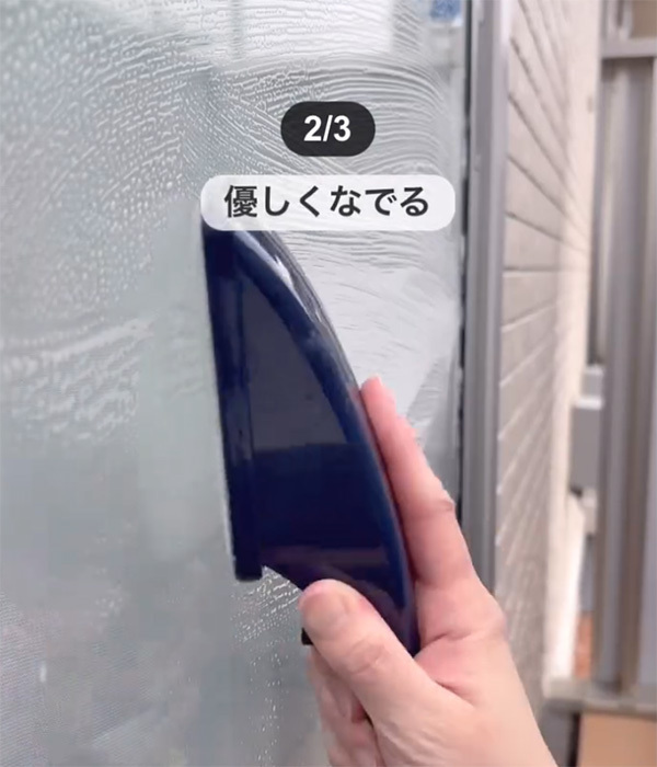 ダイソーの『エチケットブラシ』を濡らしたら…　まさかの活用術に「これは使える」「予想が付かなかった」