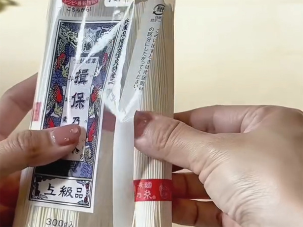 めんつゆに飽きたら、ほんのちょっぴり注いでみて！　母が教える『そうめんの裏技』に反響