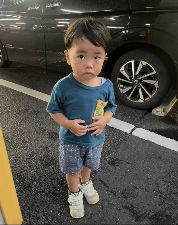 母親「急に雷が鳴った」　３歳息子がとった『対策』に「賢明な判断」「尊すぎて泣いた」