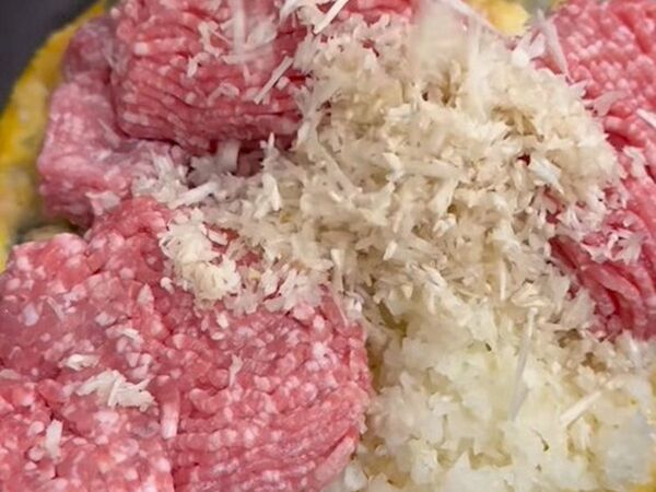 パン粉なしでジューシーに？　代用テクに「うまくできた」「ハマりそう」