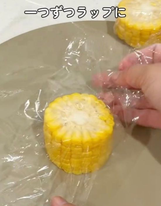 皮付きトウモロコシをレンジに入れると？　５分後の結果に「全然違う」「スッキリ」