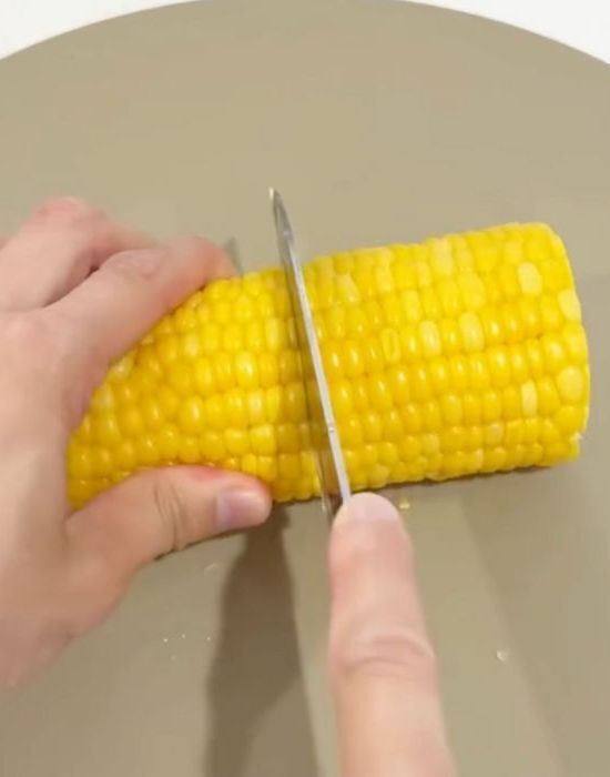 皮付きトウモロコシをレンジに入れると？　５分後の結果に「全然違う」「スッキリ」