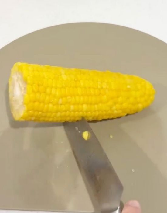 皮付きトウモロコシをレンジに入れると？　５分後の結果に「全然違う」「スッキリ」