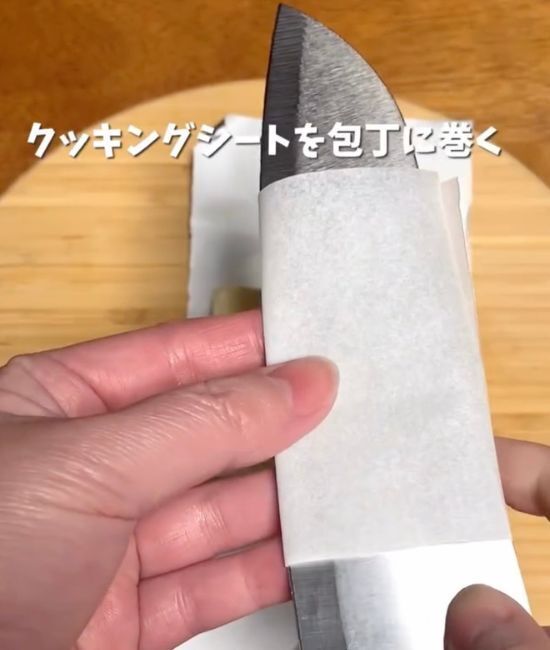 銀紙の開け閉めがストレスなら？　バター保存術に「これ便利すぎ」「毎回やる」