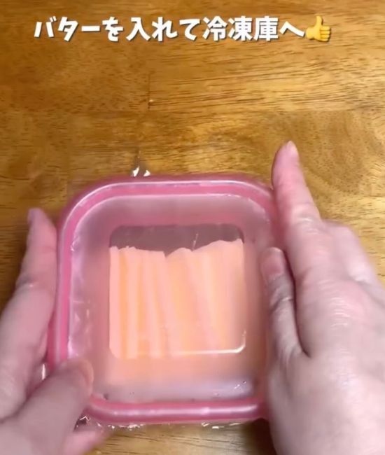 銀紙の開け閉めがストレスなら？　バター保存術に「これ便利すぎ」「毎回やる」