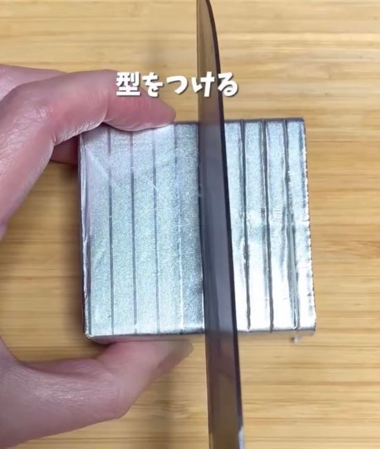 銀紙の開け閉めがストレスなら？　バター保存術に「これ便利すぎ」「毎回やる」