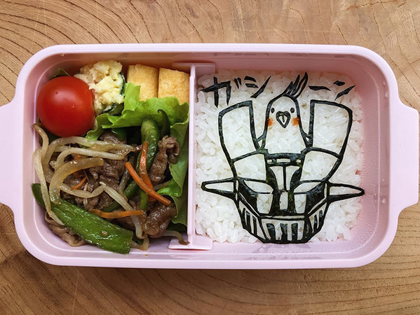 『海苔アート』で作ったオカメインコ　下のほうには…「そうきたか！」「強そう」