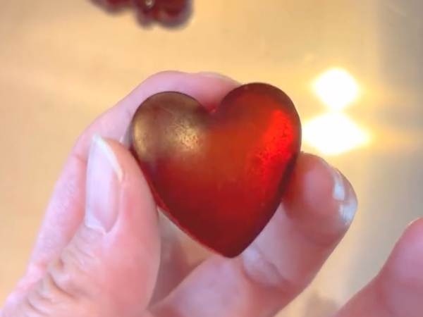 粉ゼラチンとジュースを混ぜたら？　冷やして完成するおやつに「子供と作る」「真似します」