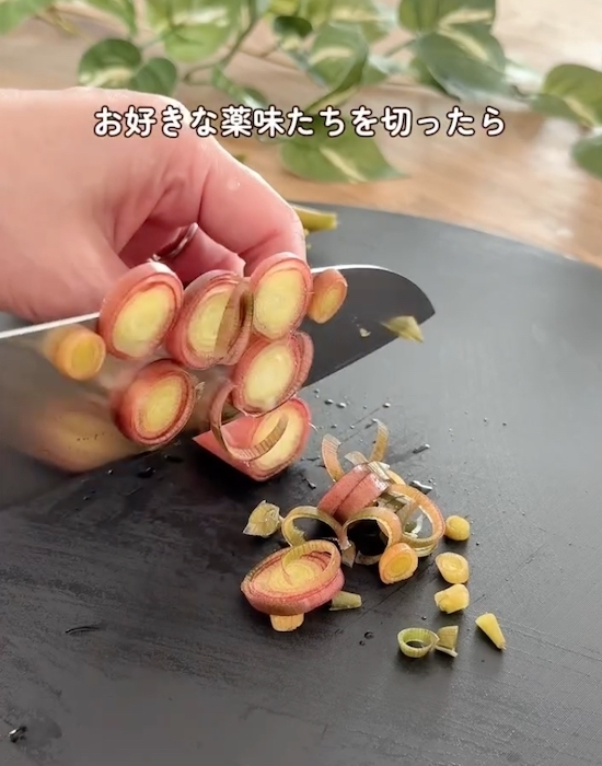 薬味は切って混ぜて冷凍へ　保存方法に「この発想はなかった」「便利すぎる」