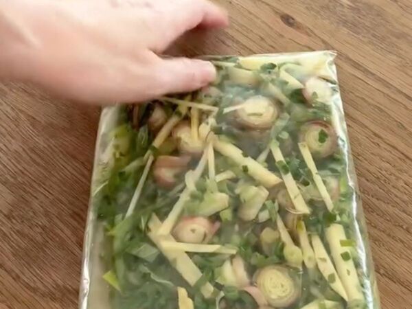 薬味は切って混ぜて冷凍へ　保存方法に「この発想はなかった」「便利すぎる」