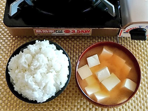 ワイルドすぎる『一汁三菜』　ビジュアルに「こういうのがいいんだよ！」