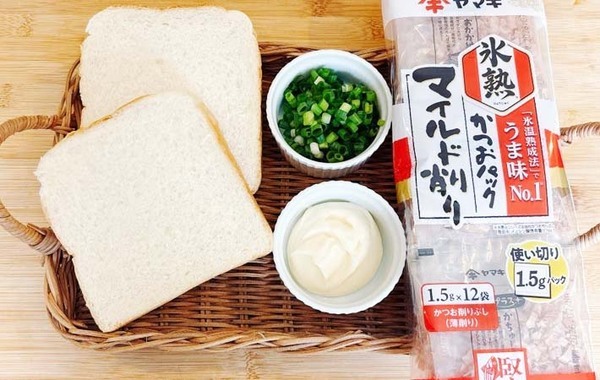 バターもジャムも使わない！　食パンの思わぬ食べ方に「毎朝食べたい」