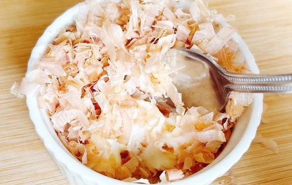 バターもジャムも使わない！　食パンの思わぬ食べ方に「毎朝食べたい」