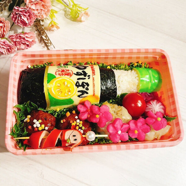 弁当箱の中にまさかの…？　衝撃的な見た目に「才能がすごい」「もはや本物」