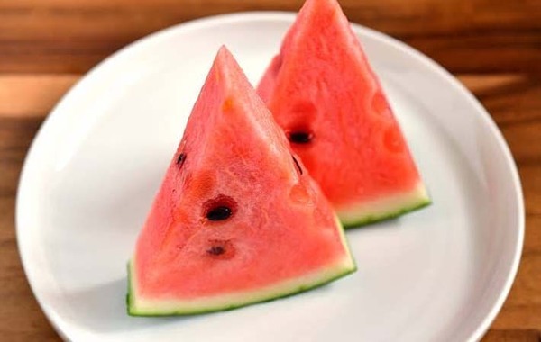 【管理栄養士監修】赤と黄、どっちを選ぶ？　スイカの栄養価について解説！