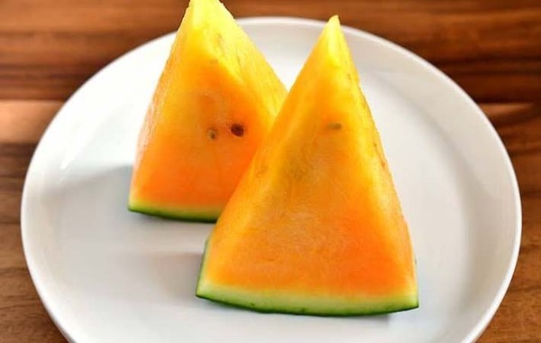 【管理栄養士監修】赤と黄、どっちを選ぶ？　スイカの栄養価について解説！