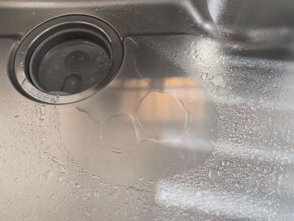 洗剤で磨いた後、仕上げに…　手間なく続く掃除ルーティンに変わった！