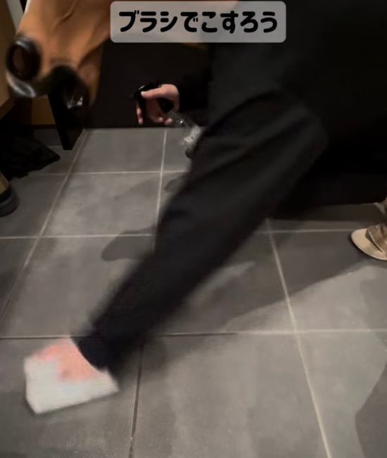 玄関掃除で水をまいていたら？　気付きにくいリスクに「ずっとやってた」