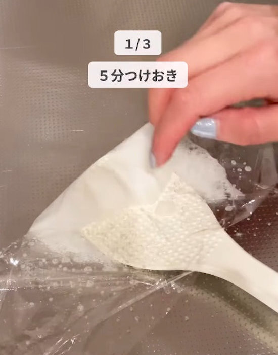 ラップと一緒に包むだけ？　しゃもじの使い心地が「見違えた」「驚いた」