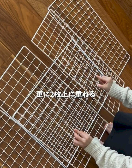 １００均アイテムの組み合わせで？　突っ張り棒とネットで作った棚に「感動した」「賢い」