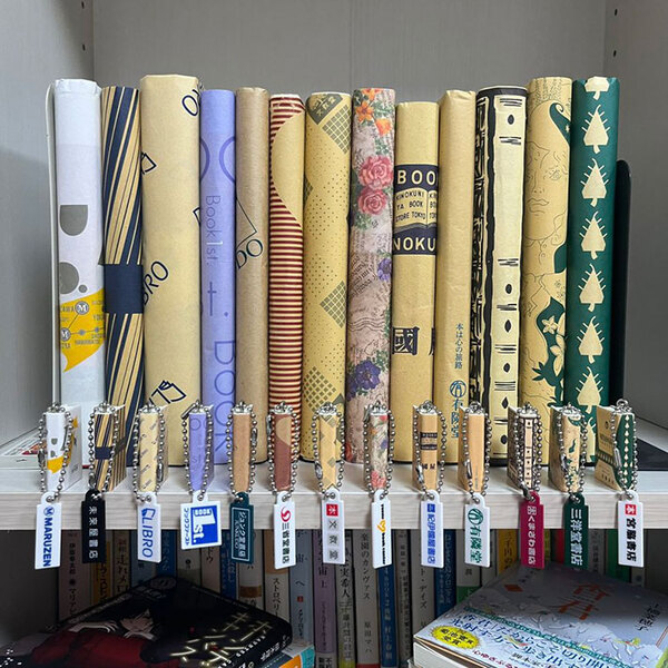 ただの本棚の写真かと思ったら…　称賛の声が寄せられた『ワケ』に「これはエモい」「センスの塊」