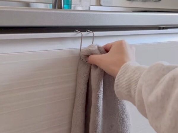 無印の『ステンレスフック』が大活躍　扉裏の使い方に「すごい」「すぐ欲しい」