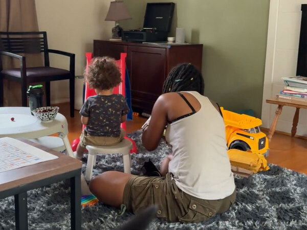 ほのぼのした親子の姿を撮ろうとしたら？　「登場の仕方に吹き出した！」