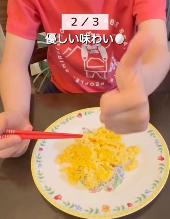 卵にヨーグルトを混ぜて炒めると？　ひと口食べて「膝を打った」「マジかよ」