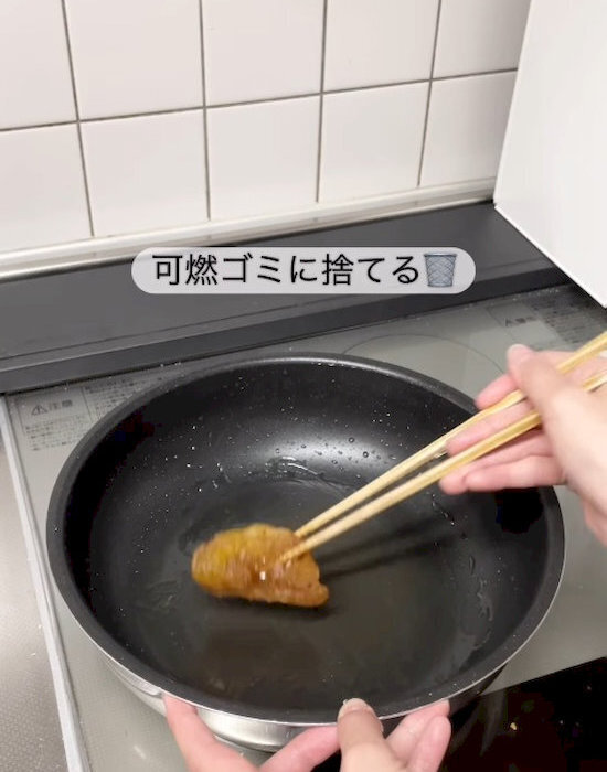 ダイソーで買える『吸油わた』がすごい　揚げ物後の片付けが「一瞬で終わった！」