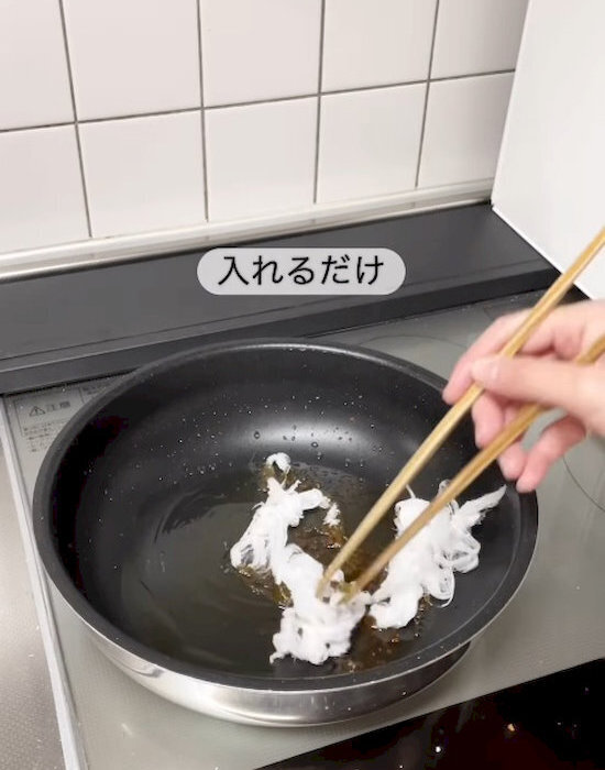 ダイソーで買える『吸油わた』がすごい　揚げ物後の片付けが「一瞬で終わった！」