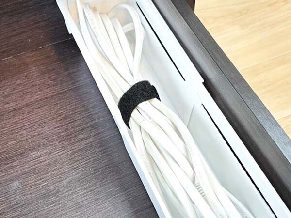 部屋の整理にはコレ！　100均で買えるトレーに「収納にぴったり！」