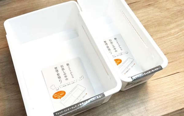 部屋の整理にはコレ！　100均で買えるトレーに「収納にぴったり！」