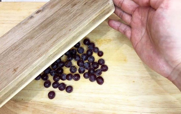 面倒なデラウェアの皮むき　一気に終わる方法に「もっと気軽に買える」