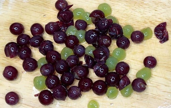 面倒なデラウェアの皮むき　一気に終わる方法に「もっと気軽に買える」