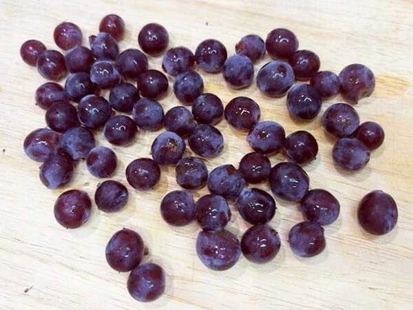 面倒なデラウェアの皮むき　一気に終わる方法に「もっと気軽に買える」