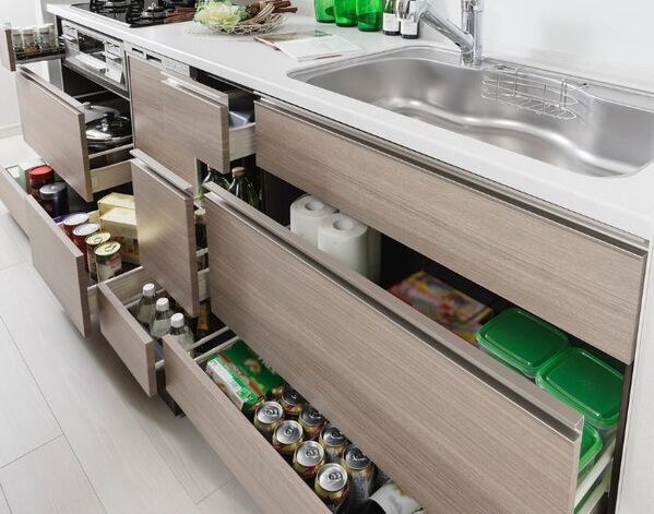 引き出しの食器を立ててみたら？　取り出しやすさに「もう重ねない」「これは便利」