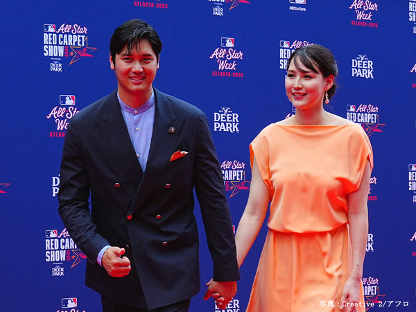 大谷翔平、妻と『シミラールック』で笑顔　「めっちゃ幸せそうやん」「尊い」