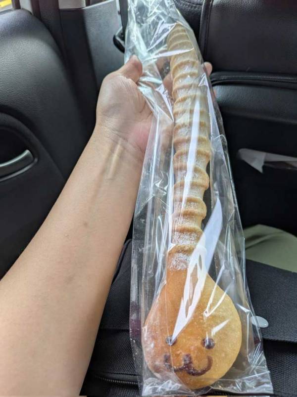 「夫がよく分からないパンを買ってきた」　謎に満ちたフォルムに「ねぇ、何それ…」「思わず声出た」
