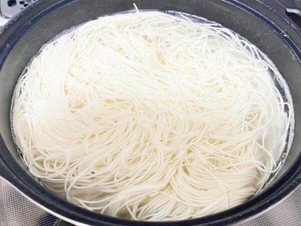 「夫もぺろり」「夏ずっとやる」　そうめんにのせたのは…？