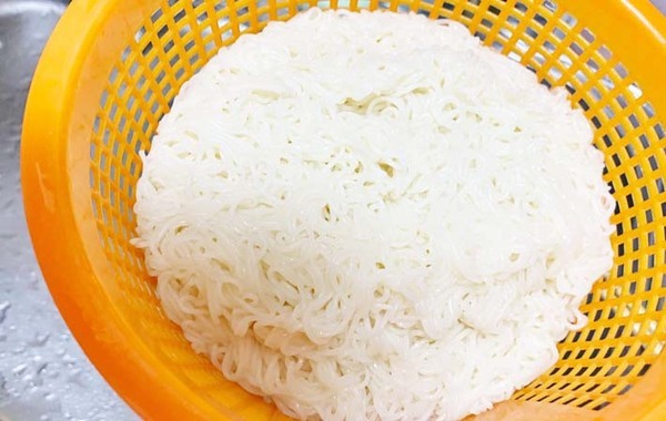 「夫もぺろり」「夏ずっとやる」　そうめんにのせたのは…？