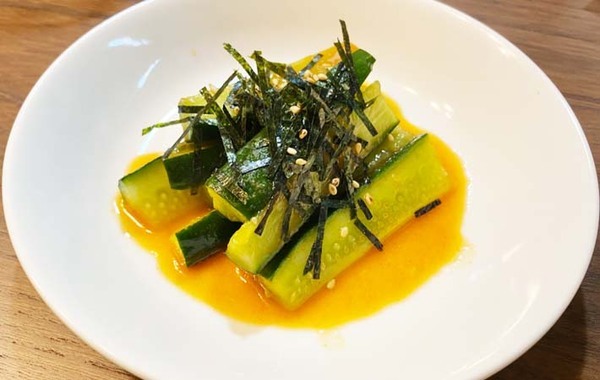 「箸が止まらん」「夏に最高」　切ったキュウリをジッパー袋に入れて…